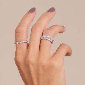 Anel em ouro 18 k com detalhes em ouro Branco e pedras