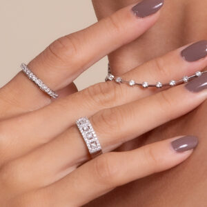 Conjunto de Anel e Corrente em outro branco e pedras