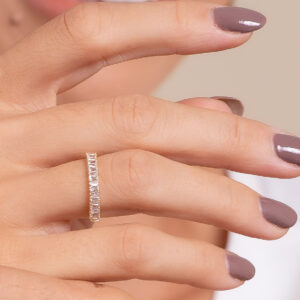 Anel em Ouro 18k com detalhes em ouro branco e com pedras